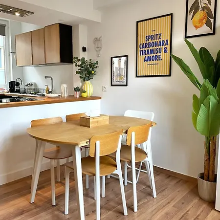 Dolce Design Duplex, 2 Bedrooms, Vieux-marche Lejlighed *